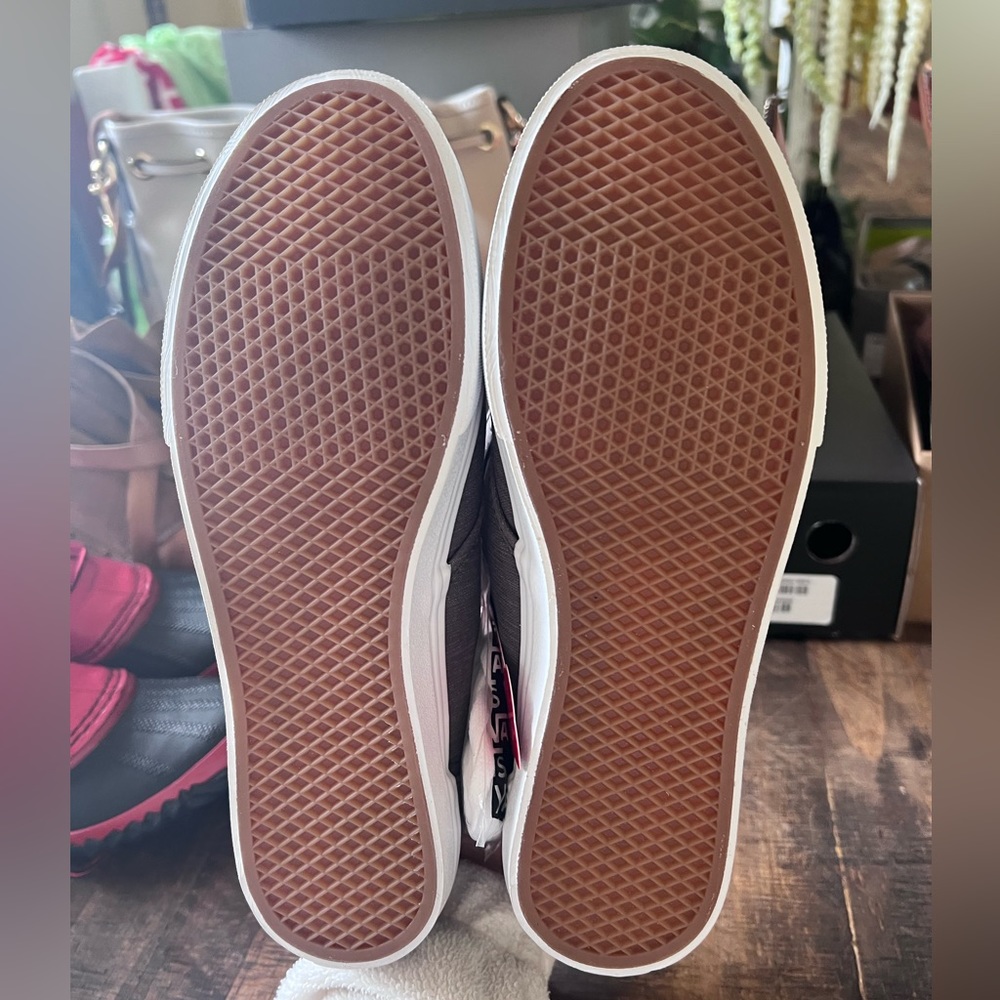 Vans - Picture 3 of 8